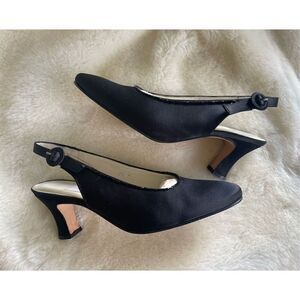 Vintage TALBOTS Satin with beads and genuine leather inside the sole Hills Pun